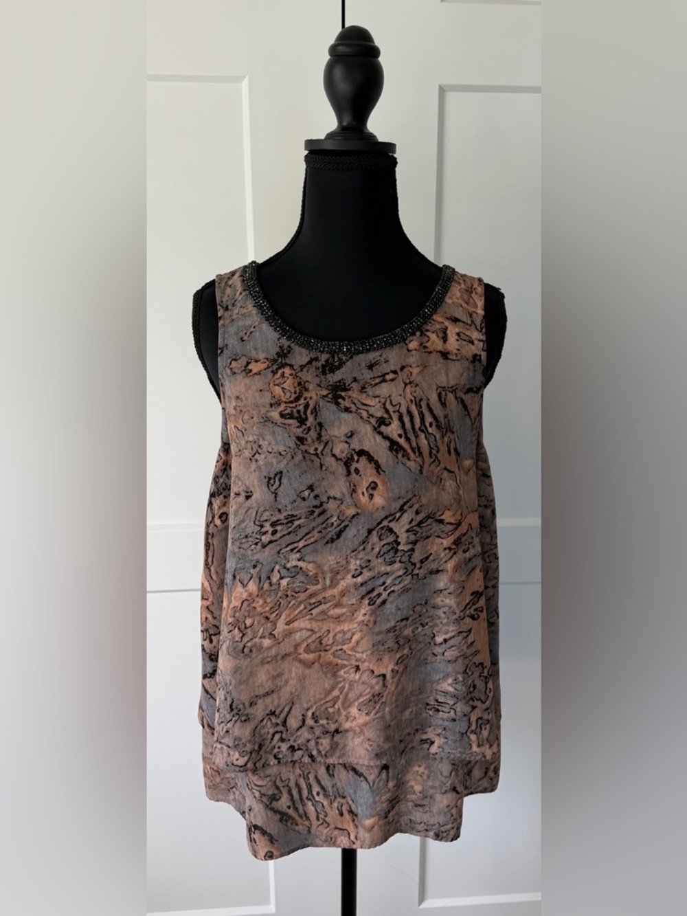EUC Juicy Couture Sleeveless Earth Tones‎ Graphic Sleeveless Top, Medium🌟🌟